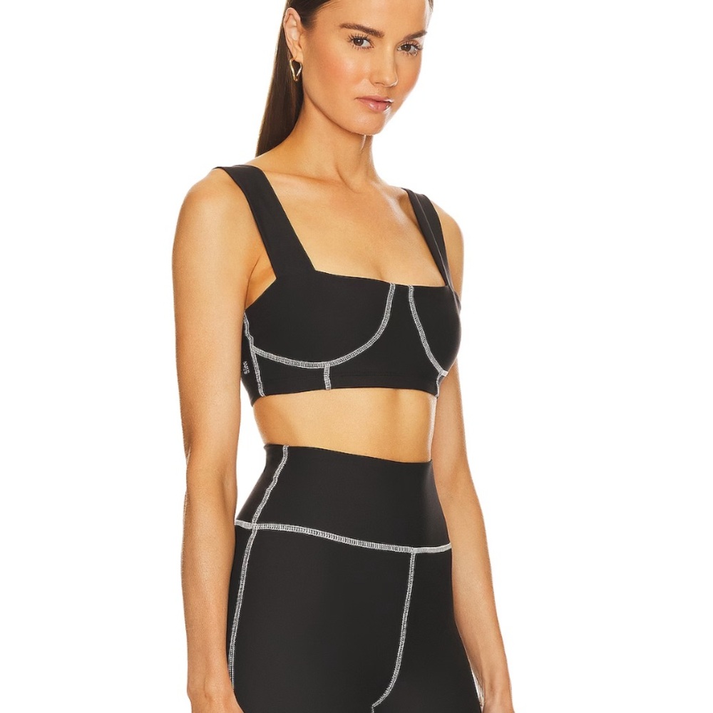 WeWoreWhat Black Contrast-Stitch Sports Bra